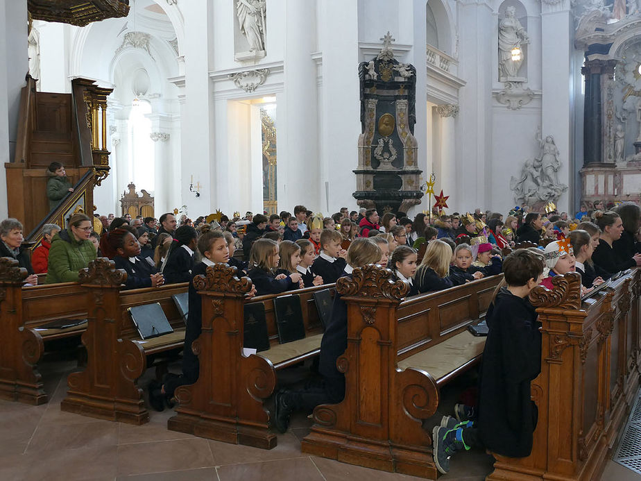 Aussendung der Sternsinger im Hohen Dom zu Fulda (Foto: Karl-Franz Thiede)